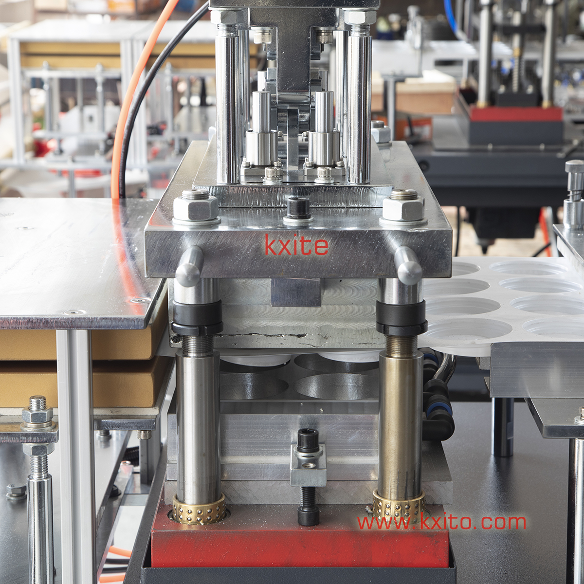 Automatic Disposable Plastic Tray/Box Forming Machine