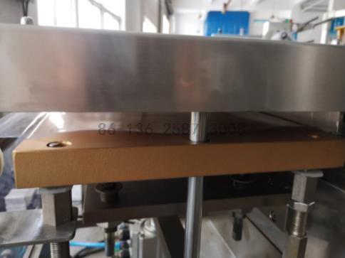 Full Automatic Batteries Paper Plastic Blister Packaging Machine