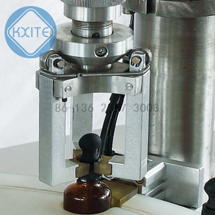 Automatic essential oil injection liquid glass bottle filling and capping machine