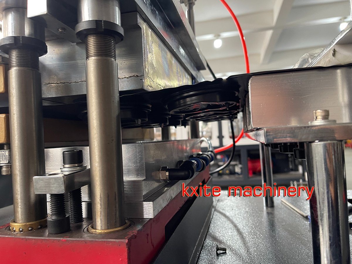 Automatic Disposable Cup Plastic Lid Cover Forming Making Machine