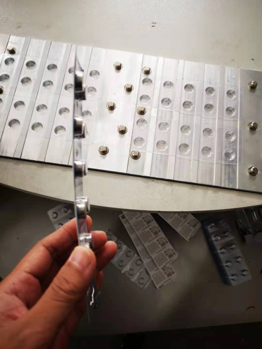 Automatic Button Cell Battery Blister Card Packing Machine